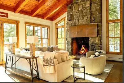 Image de Brand new listing! True Ski In & Ski Out with Private Hot Tub & Fire Pit.