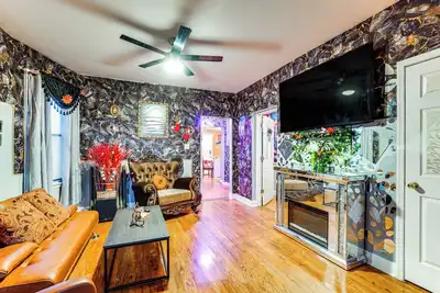 15 Mi to Nyc: Pet-Friendly Newark Apt