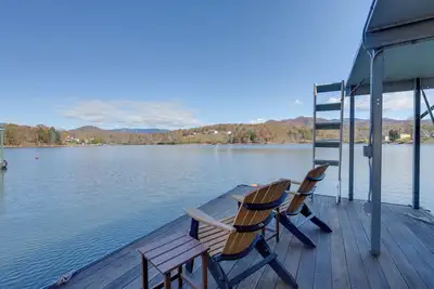 Lake Chatuge Apt w/ Boat Dock in Hayesville!