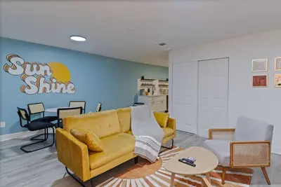 Image de Paradise! Jacuzzi + Firepit + Games + Near Disney!