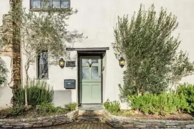 Image de Charming & Cosy: Town Farmhouse