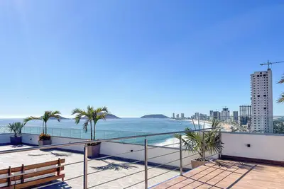 Image de Apartment 1 block from the Malecon with pool and spa! - Alba 504