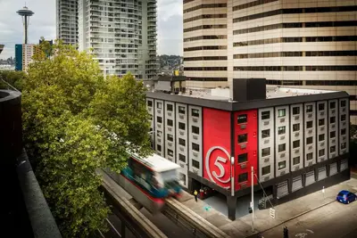 Image de 2 Urban Two Queen w/ Tub, Hotel Five, Refreshing Treats, Prime Seattle Location