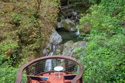 Image de Inspiration Cozy Home on a Year Round Waterfall