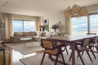 Image de 🌊 Élégance en Bord de Mer – Appartement T4 de Luxe à Vila Nova de Gaia