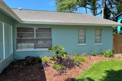 Image de House PoolSpa near North ManasotaBeachNew PoolSpa heater&remote 2 Bd2 BthAC WiFi