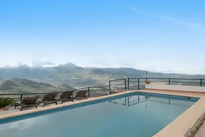 Maison de vacances 'El Mirador De La Luna' avec vue sur le lac, piscine privée et Wi-Fi