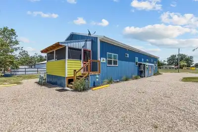 Image de Dolphin Pod at Blue Haven is a 2 bedroom home in the heart of Steinhatchee