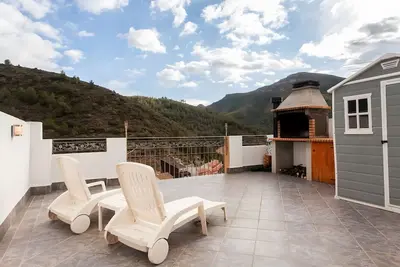 Image de Maison de campagne \"Can Pitu\" avec vue sur la montagne, terrasse privée et climatisation