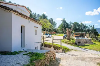 Image de Maison de vacances 'La Cabane Au Bastidon' avec piscine partagée, Wi-Fi et climatisation