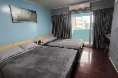 Image de Silom room with 2 Queen bed for 4 persons, 300 meter from Bts Chongnonsi station