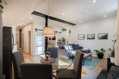 Image de Clean & cozy renovated 2 bedroom apartment steps from away the metro in Verdun!