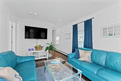 Image de Seaside Cottage: 1 block to free beach w/ Ny Skyline. 30min to Nyc.