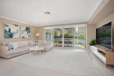 Image de Big Family Home - Super Convenience with Pool Table & Children Playroom