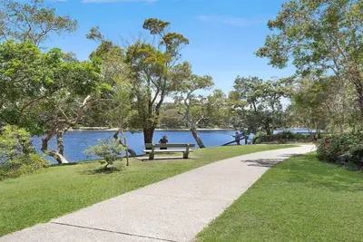 Image de Lake House - Ideally located next to the Lake, which is a great spot for a fish, swimming or Kayaki