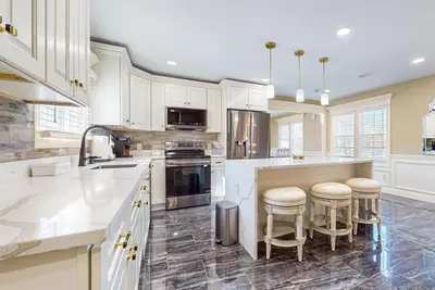 Image de Spacious apartment near Holyoke Medical Center + dedicated office area