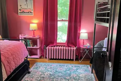 Image de Beautiful Spacious 4-bedroom Victorian house with WiFi by downtown Champaign!