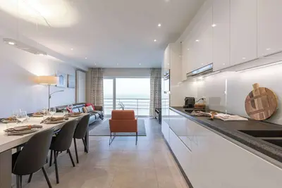 Image de Huswell - Sea view apartment with parking