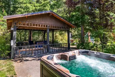 Image de Serene 1 acre Camano Island Escape with Hot Tub