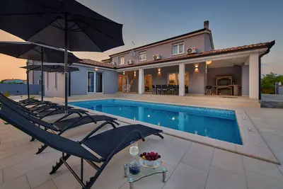 Image de Villa Maas for 10 people near Pula with salt - water pool & pet friendly