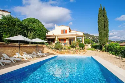 Image de Club Villamar - Profitez de la tranquillité à Nuzus, une villa spacieuse et indépendante avec pis. . .