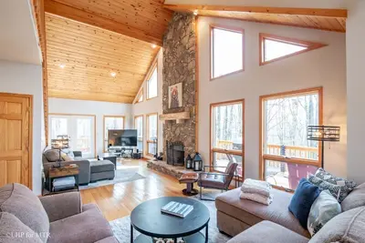 Image de Ark Escape - 1731 Cabin Mountain Road