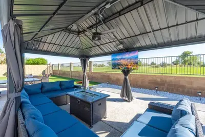 Image de Golf Getaway in Phx * Rv parking * Ev charging * Games *
