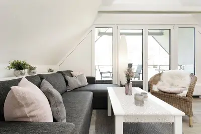 Image de Vacation apartment Bullerbü 10 with balcony at Badeweg 4 in Scharbeutz