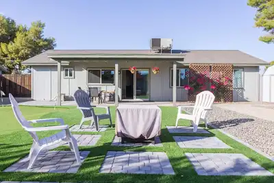 Image de Charming House, Golf Green, Cornhole, Near Freeway
