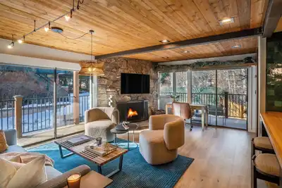 Image de Spacious & Central  Aspen 1br with Ac!