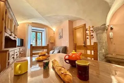 Image de Charmant 2 pièces avec Wi-Fi et parking à La Salle-les-Alpes