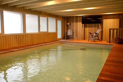 Image de Gîte spacieux avec piscine, spa et parking près de Besançon