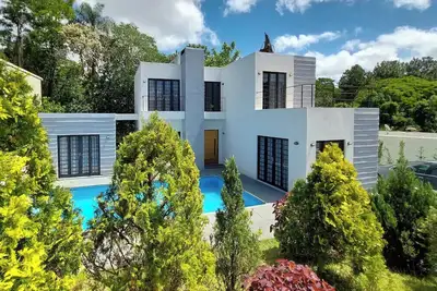 Image de Industrial style country house with 4 suites. Pets allowed. Quiet condominium