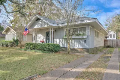 Image de Hummingbird Home - a Craftsman Bungalow