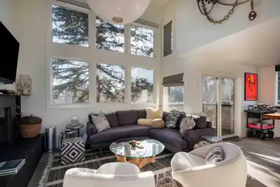 Knob Hill Ridge Townhome 7 - New Listing! Modern Luxury in Downtown Ketchum