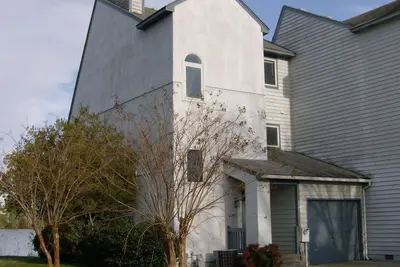 Image de Luxury Lakefront 3-bedroom 3. 5-bath Townhome with WiFi in Hampton