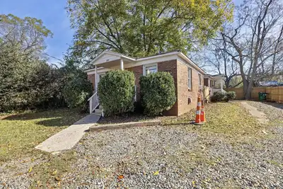 Image de Cozy Retreat near Uptown with Hot Tub