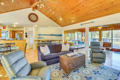 Image de Lake Hamilton Escape w/ Dock & Waterfront Views!