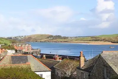 Image de Modern and stylish apartment with estuary views.