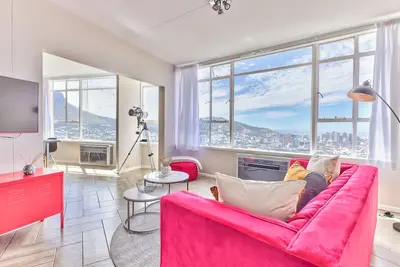 Image de Where City, Harbor, and Mountains Converge – Your Best Cape Town Views Await