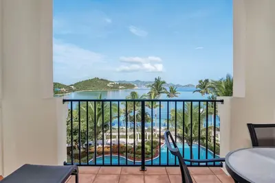 Image de Stunning 2-bedroom luxury beachfront condo in St Thomas with WiFi, Ac, fitness +