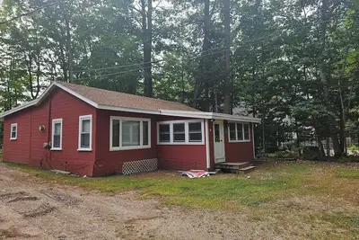Image de Charming 3-bedroom cabin in Casco with Sebago Lake access and a dock.