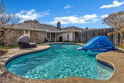Image de City Gem: 4br w/ Pool! Sleeps 10