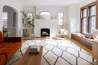 Image de Amazing Family Home in Whitefish Bay!