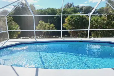 Image de Spacious 3Br/2Ba overlooking canal! Waterview Oasis! Heated Pool, Near Beaches!