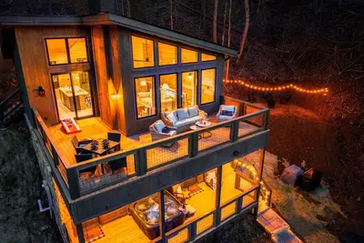 Image de Dollywood · Pets · GasGrill · Fenced · HotTub