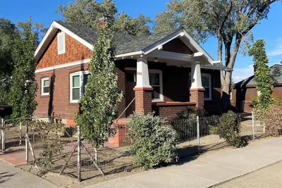 Image de Charming 2-bedroom bungalow in Reno with WiFi and Ac 1 block from i-80