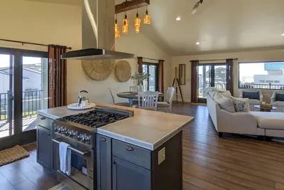 Image de New 2025 \"The Salty Sand Dollar\"-  Amazing Ocean Views & Beach Access