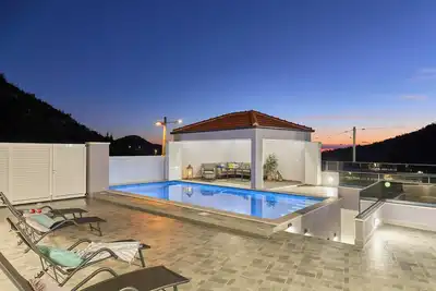 Image de Villa Aguzin - Quatre Chambres Villa, Couchages 8