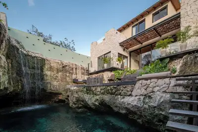 Image de Private Natural Cenote, Spacious 5 Beedroom House with Ac, WiFi & Cleaning Maid.